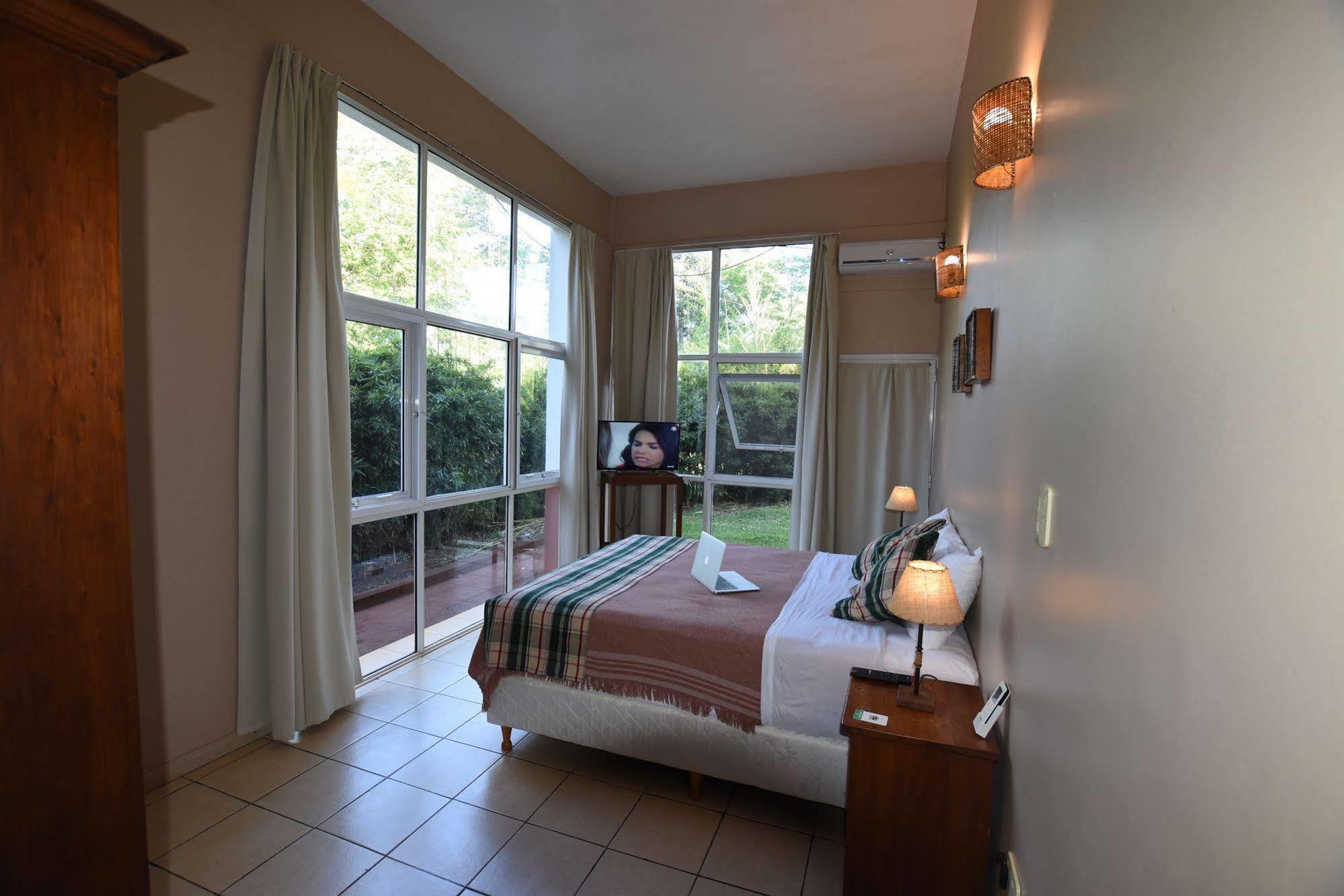 Iguazu Inn Hostel Puerto Iguazú Kültér fotó